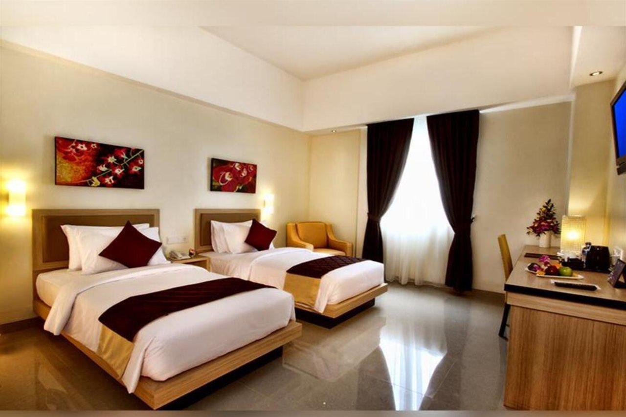Orchardz Hotel Ayani Pontianak Exterior photo