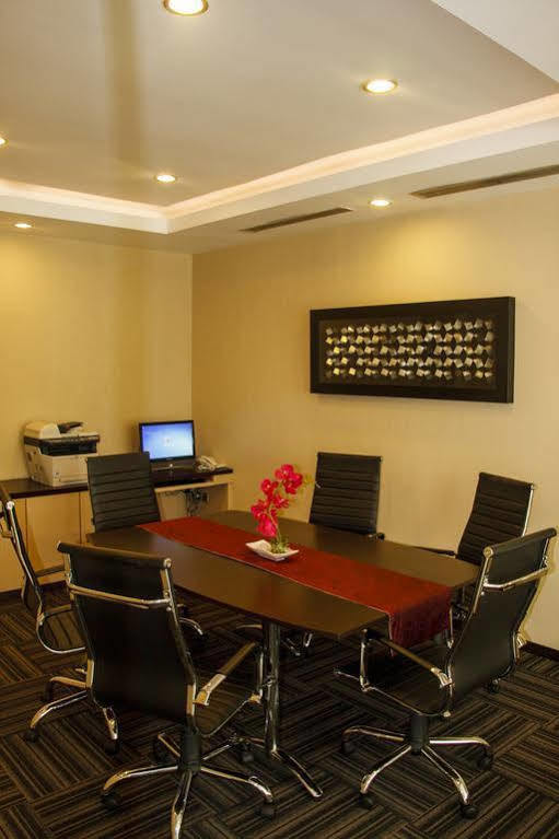 Orchardz Hotel Ayani Pontianak Exterior photo
